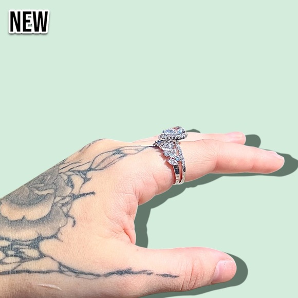 New Dazzling Cubic Zirconia Teardrop CZ Wedding Engagement Ring 2pc set - Picture 12 of 14